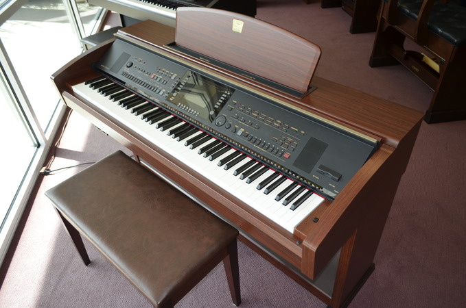 2004 Yamaha Clavinova CVP-305 - Digital Pianos